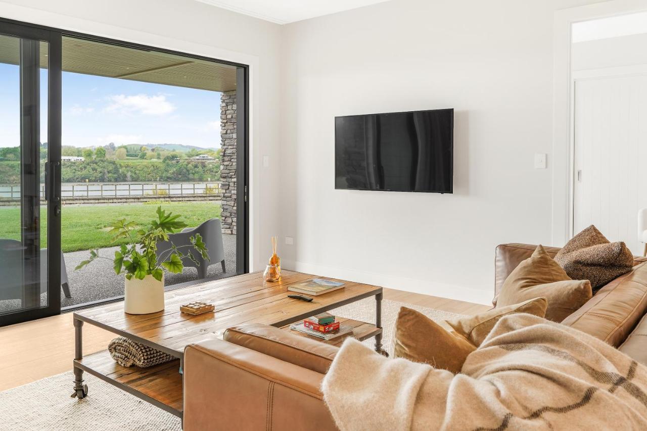 Lakeside Karapiro Downstairs Apartment Кеймбридж Екстериор снимка
