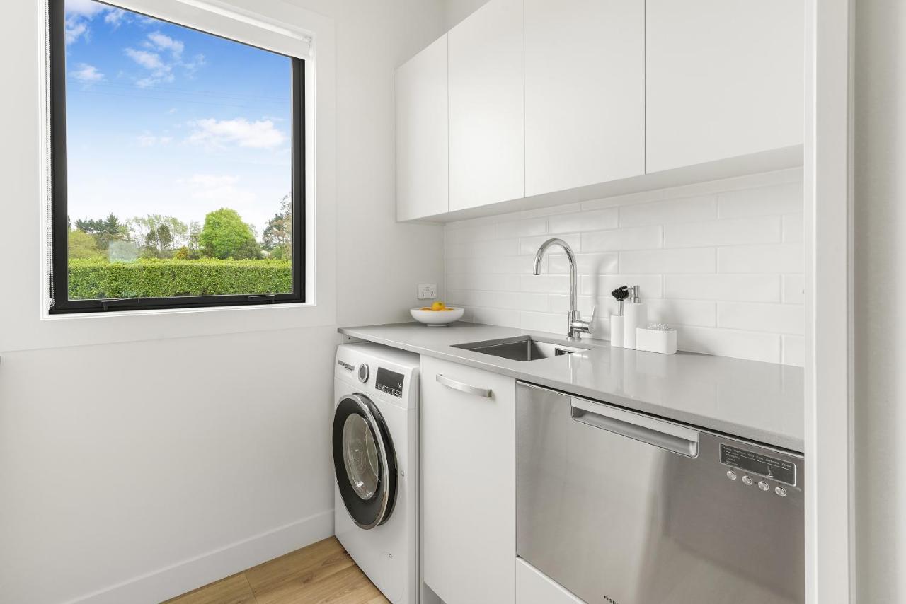 Lakeside Karapiro Downstairs Apartment Кеймбридж Екстериор снимка